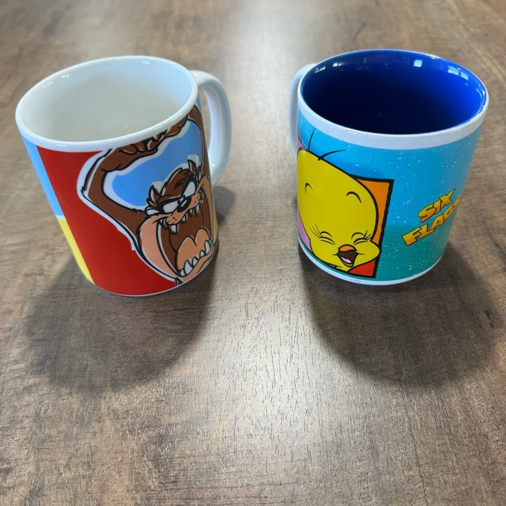 2 LOONEY TUNES WARNER BROS COFFEE MUGS CUPS TAZ AND TWEETY BIRD READ DESCRIPTION